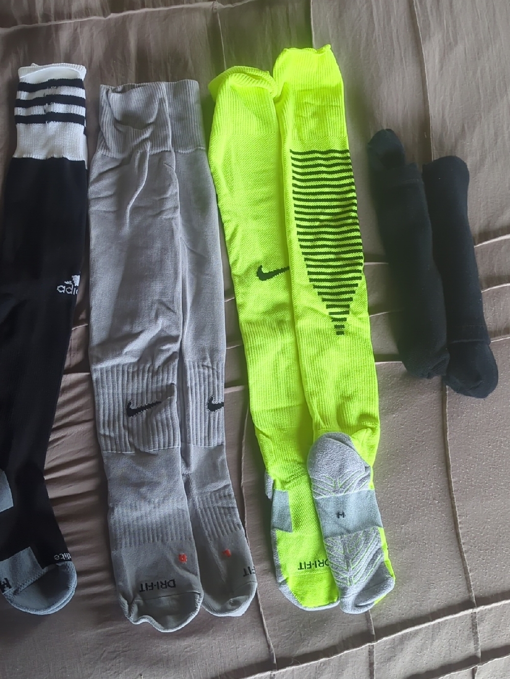 Nike Neon Yellow and Gray Men's Athletic Soccer Socks 5 Pair